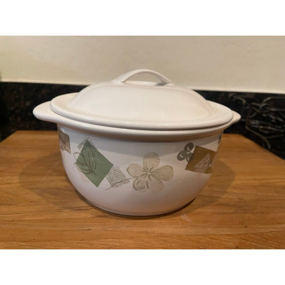 CORELLE  " TEXTURED LEAVES " 1 1/2 QT casserole with lid